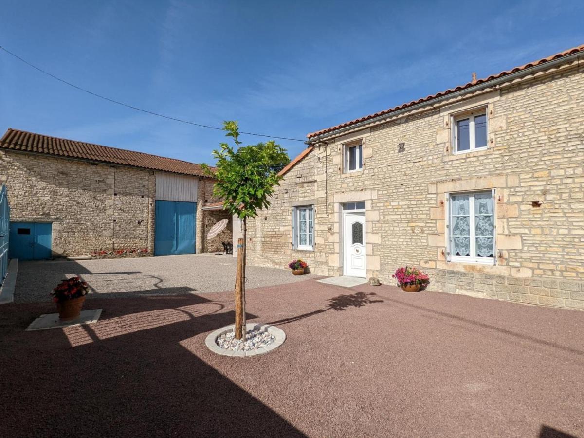 Maison Lumineuse Avec Cour Privative, Proche Sites Culturels, Tout Confort, Equipe Bebe, Wifi Inclus - Fr-1-653-98 Puyreaux Экстерьер фото