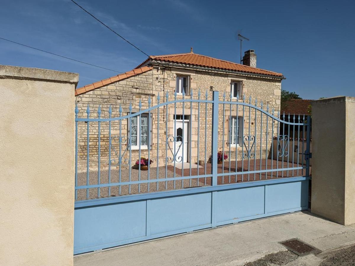 Maison Lumineuse Avec Cour Privative, Proche Sites Culturels, Tout Confort, Equipe Bebe, Wifi Inclus - Fr-1-653-98 Puyreaux Экстерьер фото